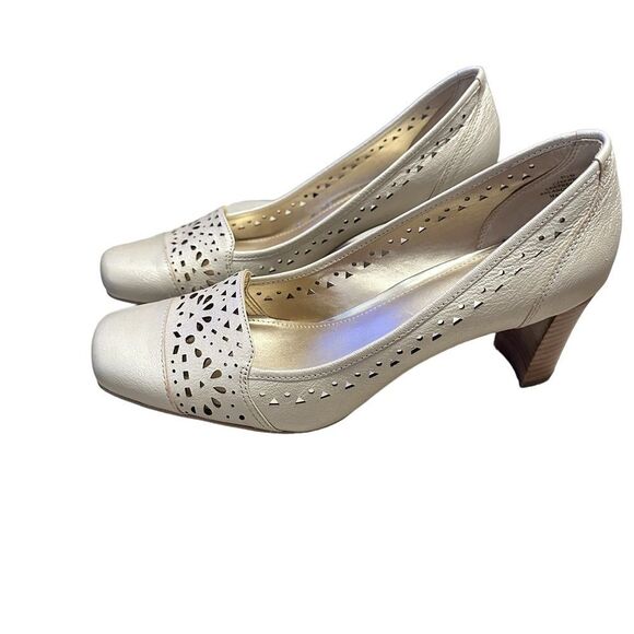 Joan & David luxe pale gold leather with wood look heels size 9.5 - Picture 8 of 10